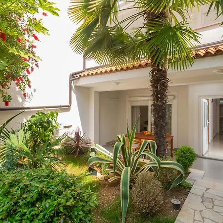 Апартаменты Modern Zen With Private Garden