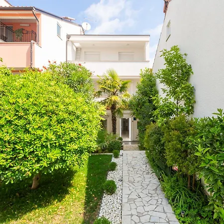 Modern Zen With Private Garden Apartman *