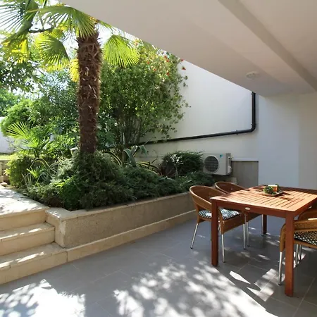 Apartment Modern Zen With Private Garden