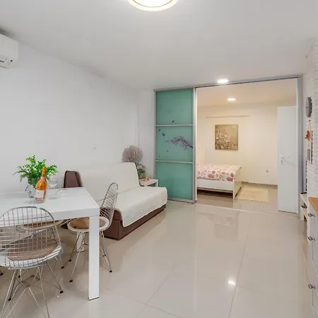 Apartment Modern Zen With Private Garden Porec