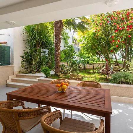 Modern Zen With Private Garden Poreč