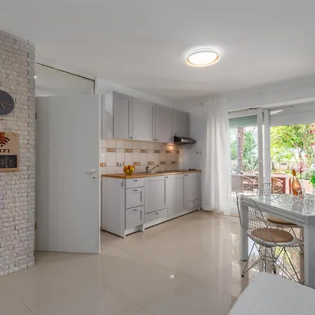 Modern Zen With Private Garden * Poreč