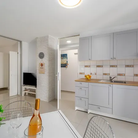 Modern Zen With Private Garden