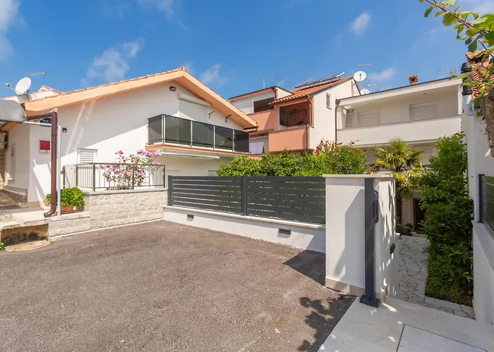 Modern Zen With Private Garden Poreč