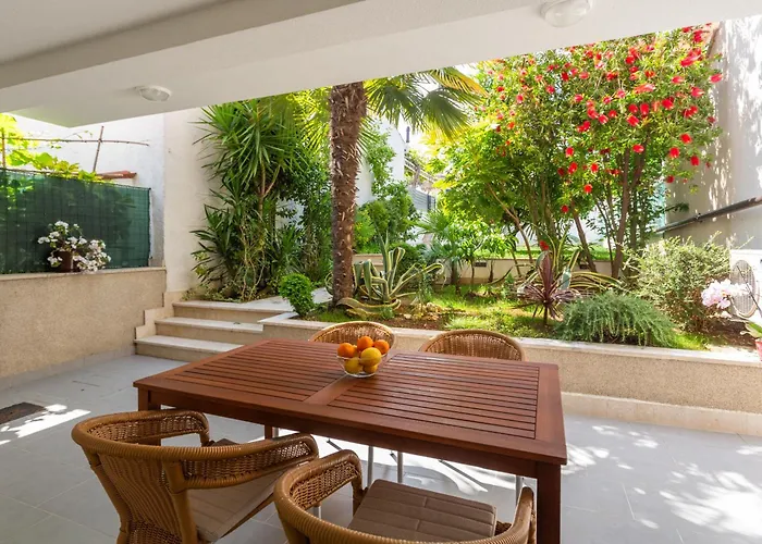 Modern Zen With Private Garden Poreč