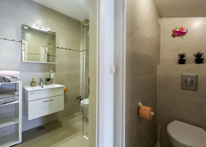 Apartman Modern Zen With Private Garden