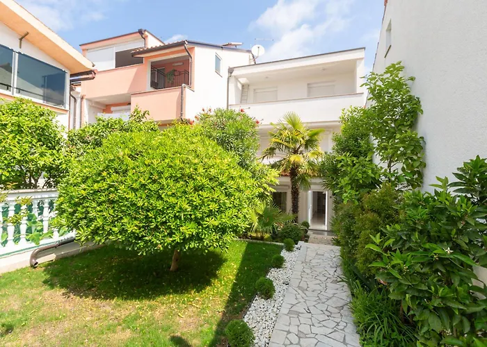 Modern Zen With Private Garden Apartman Poreč