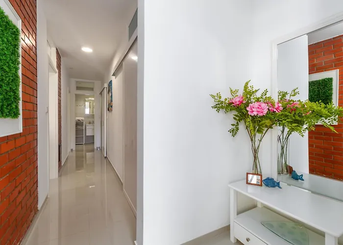 Modern Zen With Private Garden Apartman