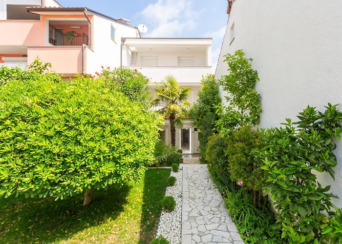 Modern Zen With Private Garden Apartman *