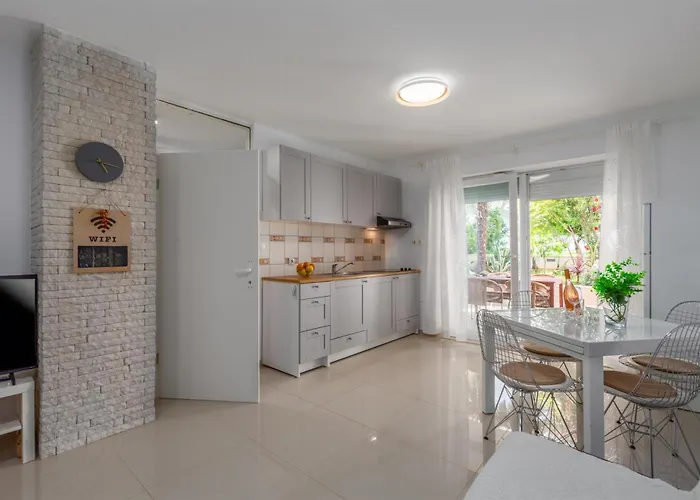 Modern Zen With Private Garden * Poreč