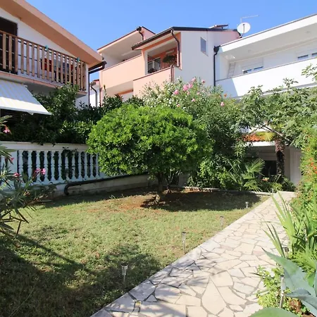 Apartment Modern Zen With Private Garden Poreč