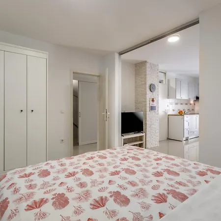 Modern Zen With Private Garden דירה *