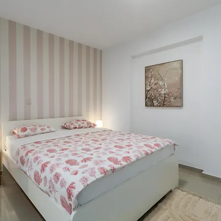 דירה Modern Zen With Private Garden *