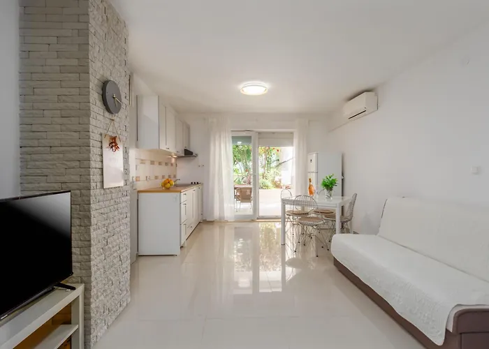 Modern Zen With Private Garden פורץ